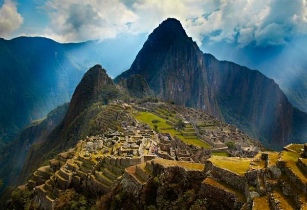 Photograph Humberto Utrabo Junior Macho Picchu on One Eyeland